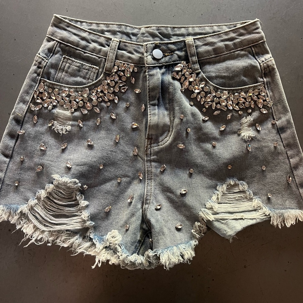 Gusaino Ripped Wide-Leg Denim Shorts